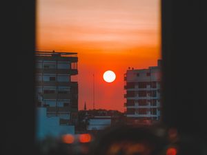 Preview wallpaper sunset, city, sun, building