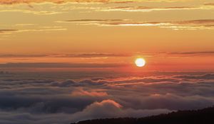 Preview wallpaper sunset, clouds, horizon, dusk