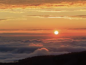 Preview wallpaper sunset, clouds, horizon, dusk