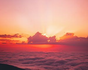Preview wallpaper sunset, clouds, rays, slope