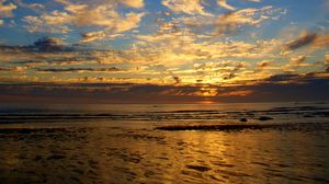 Preview wallpaper sunset, clouds, sea, horizon