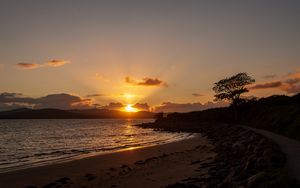 Preview wallpaper sunset, coast, sun, sea, clouds