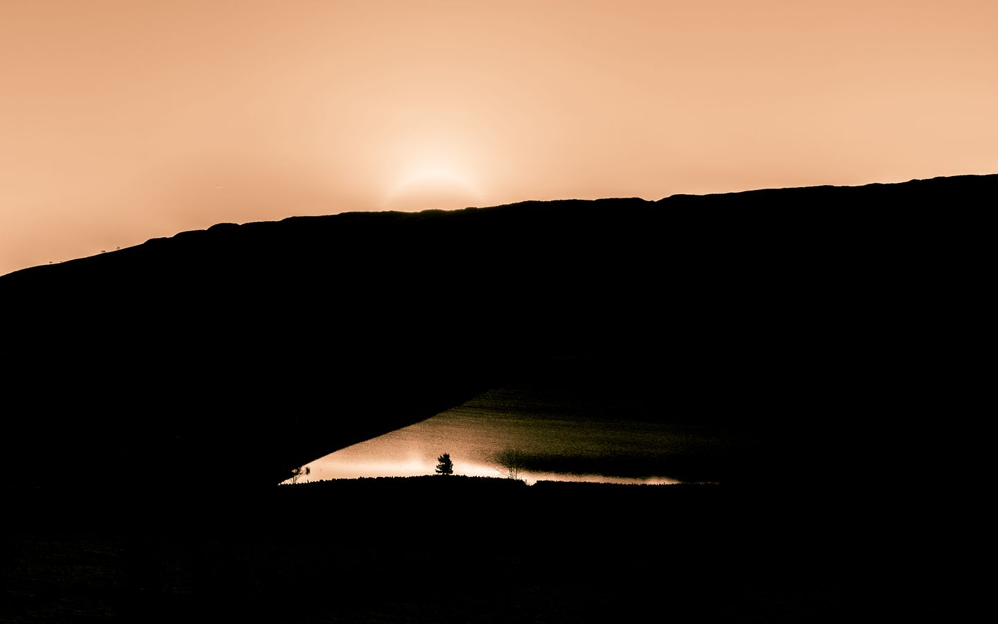 Download wallpaper 1440x900 sunset, dark, landscape, water, shore ...
