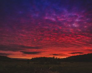 Preview wallpaper sunset, field, sky, beautiful landscape