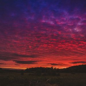 Preview wallpaper sunset, field, sky, beautiful landscape