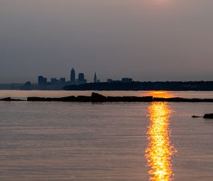 Preview wallpaper sunset, glare, city, buildings, sun