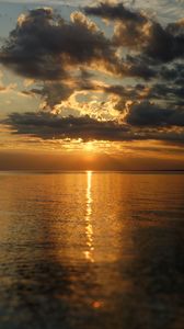 Preview wallpaper sunset, glare, horizon, sea, clouds