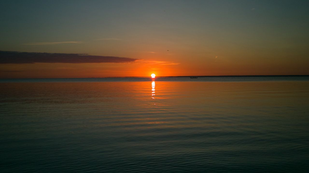 Wallpaper sunset, glare, sea, horizon