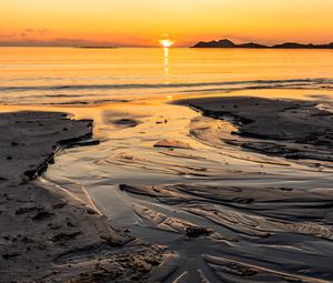 Preview wallpaper sunset, glare, sea, coast, sand