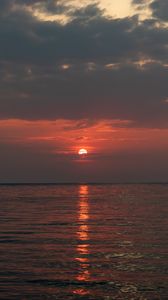 Preview wallpaper sunset, glare, sea, horizon, clouds