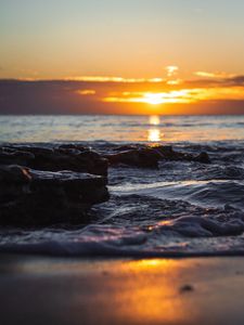 Preview wallpaper sunset, glare, sea, stones, rocks