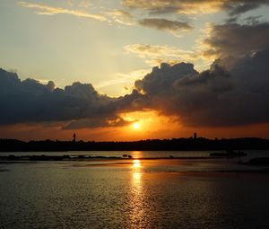 Preview wallpaper sunset, glare, sun, sea, waves