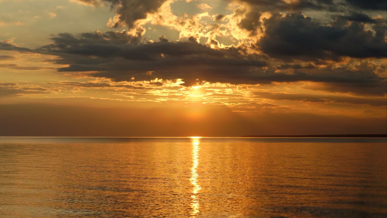 Wallpaper sunset, glare, water, horizon, clouds