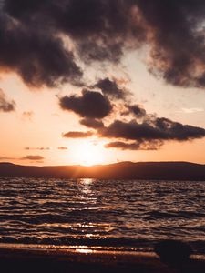 Preview wallpaper sunset, glare, water, horizon, ripples