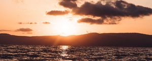 Preview wallpaper sunset, glare, water, horizon, ripples