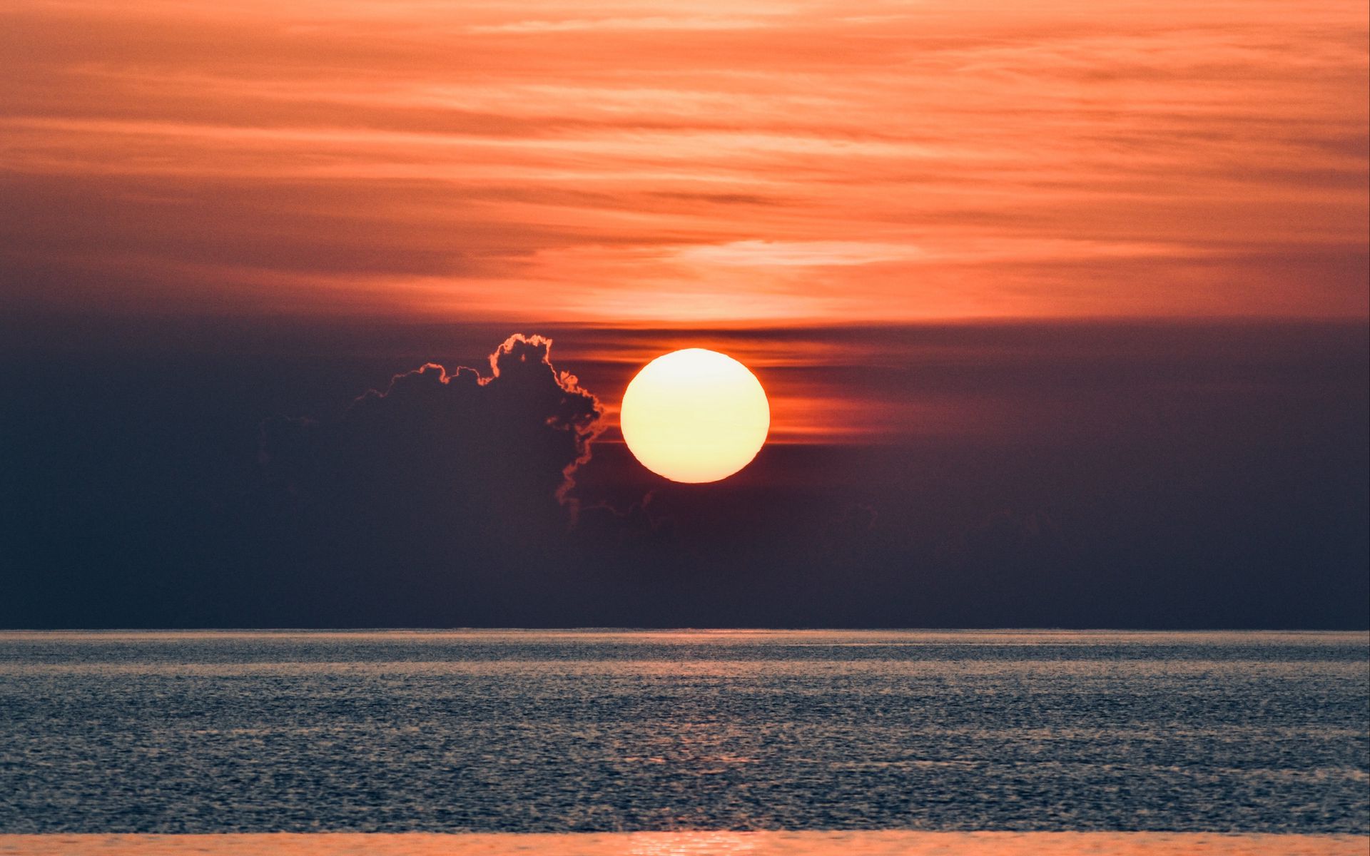 1920x1200 Wallpaper sunset, glare, water, horizon, clouds, sea