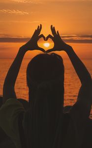 Preview wallpaper sunset, heart, hands, back