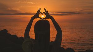 Preview wallpaper sunset, heart, hands, back