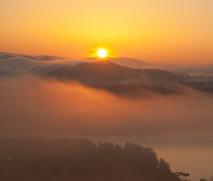 Preview wallpaper sunset, hills, fog, morning, landscape