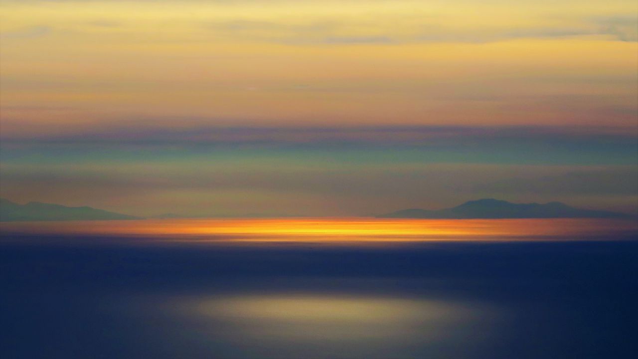 Wallpaper sunset, horizon, blur, water, surface, reflection