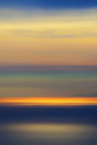 Preview wallpaper sunset, horizon, blur, water, surface, reflection