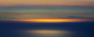 Preview wallpaper sunset, horizon, blur, water, surface, reflection