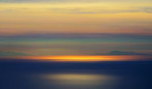 Preview wallpaper sunset, horizon, blur, water, surface, reflection