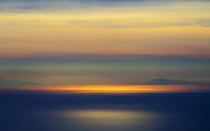 Preview wallpaper sunset, horizon, blur, water, surface, reflection