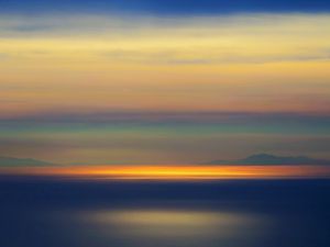 Preview wallpaper sunset, horizon, blur, water, surface, reflection