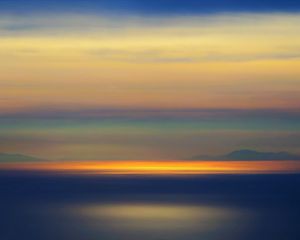 Preview wallpaper sunset, horizon, blur, water, surface, reflection