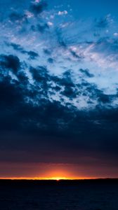 Preview wallpaper sunset, horizon, clouds, sky, light