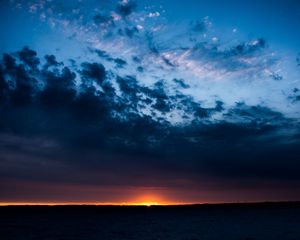 Preview wallpaper sunset, horizon, clouds, sky, light