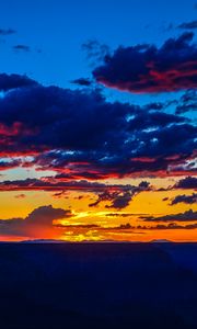 Preview wallpaper sunset, horizon, clouds, colorful, sky
