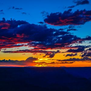 Preview wallpaper sunset, horizon, clouds, colorful, sky