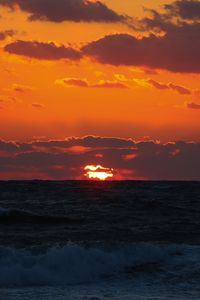 Preview wallpaper sunset, horizon, clouds, waves