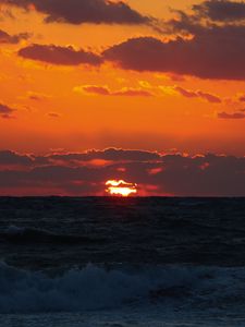 Preview wallpaper sunset, horizon, clouds, waves