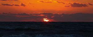 Preview wallpaper sunset, horizon, clouds, waves