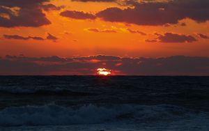 Preview wallpaper sunset, horizon, clouds, waves