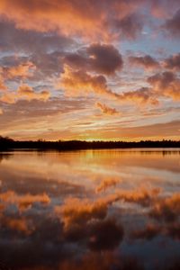 Preview wallpaper sunset, horizon, glare, sun, water