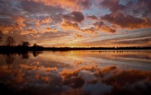 Preview wallpaper sunset, horizon, glare, sun, water