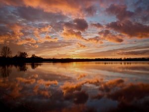 Preview wallpaper sunset, horizon, glare, sun, water