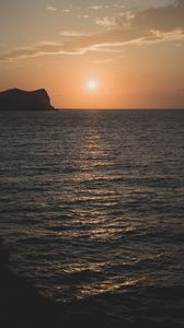 Preview wallpaper sunset, horizon, glare, water, rocks