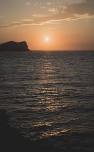 Preview wallpaper sunset, horizon, glare, water, rocks