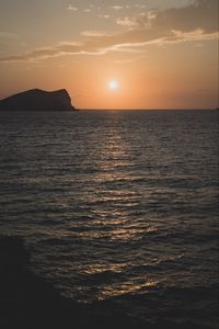 Preview wallpaper sunset, horizon, glare, water, rocks