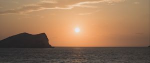 Preview wallpaper sunset, horizon, glare, water, rocks