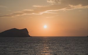 Preview wallpaper sunset, horizon, glare, water, rocks