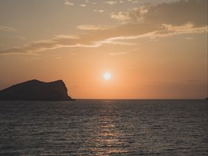Preview wallpaper sunset, horizon, glare, water, rocks