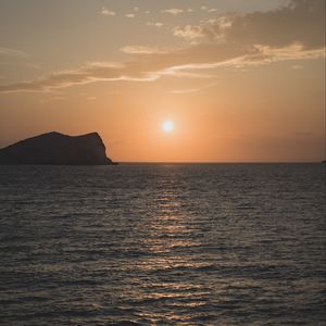 Preview wallpaper sunset, horizon, glare, water, rocks