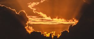Preview wallpaper sunset, horizon, lens flare, sun, clouds