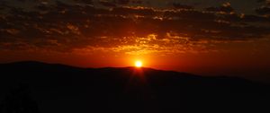 Preview wallpaper sunset, horizon, mountain, clouds, dark